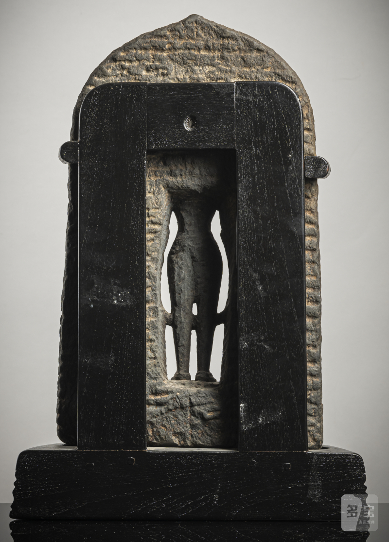A PHYLLITE STONE STELE DEPICTING VISHNU - 图2